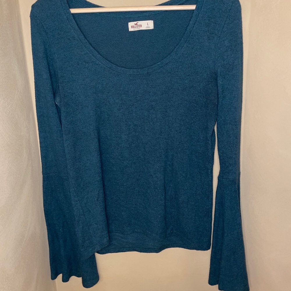 hollister dark green bell bottom sleeve shirt